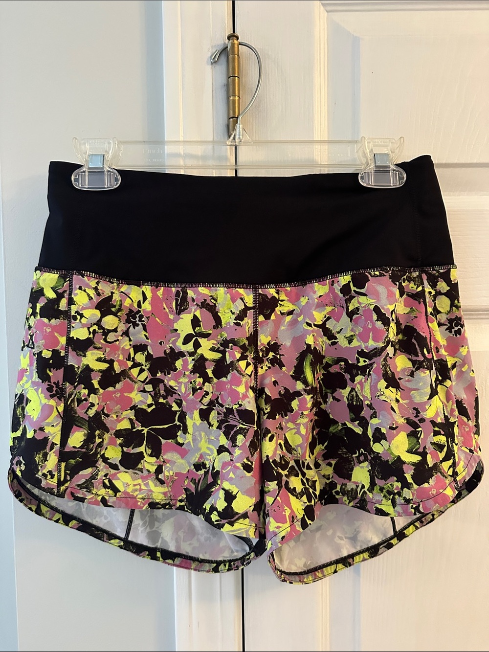 Lululemon Floral Printed Shorts - Beautiful & Airy Performance Fabric- Lined- 6
